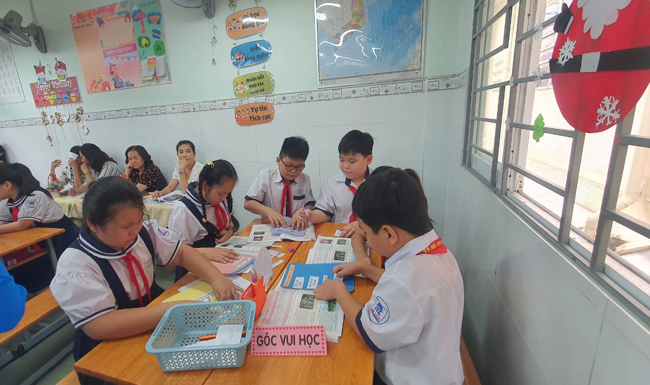 TP.HCM: Kiểm tra cuối kỳ 'không căng thẳng cho giáo viên, học sinh và gia đình' - Ảnh 2. TP.HCM: Kiểm tra cuối kỳ 'không căng thẳng cho giáo viên, học sinh và gia đình' - Ảnh 2.