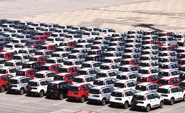 Ô tô tồn kho từ 2022 đại hạ giá, cảnh báo về chất lượng