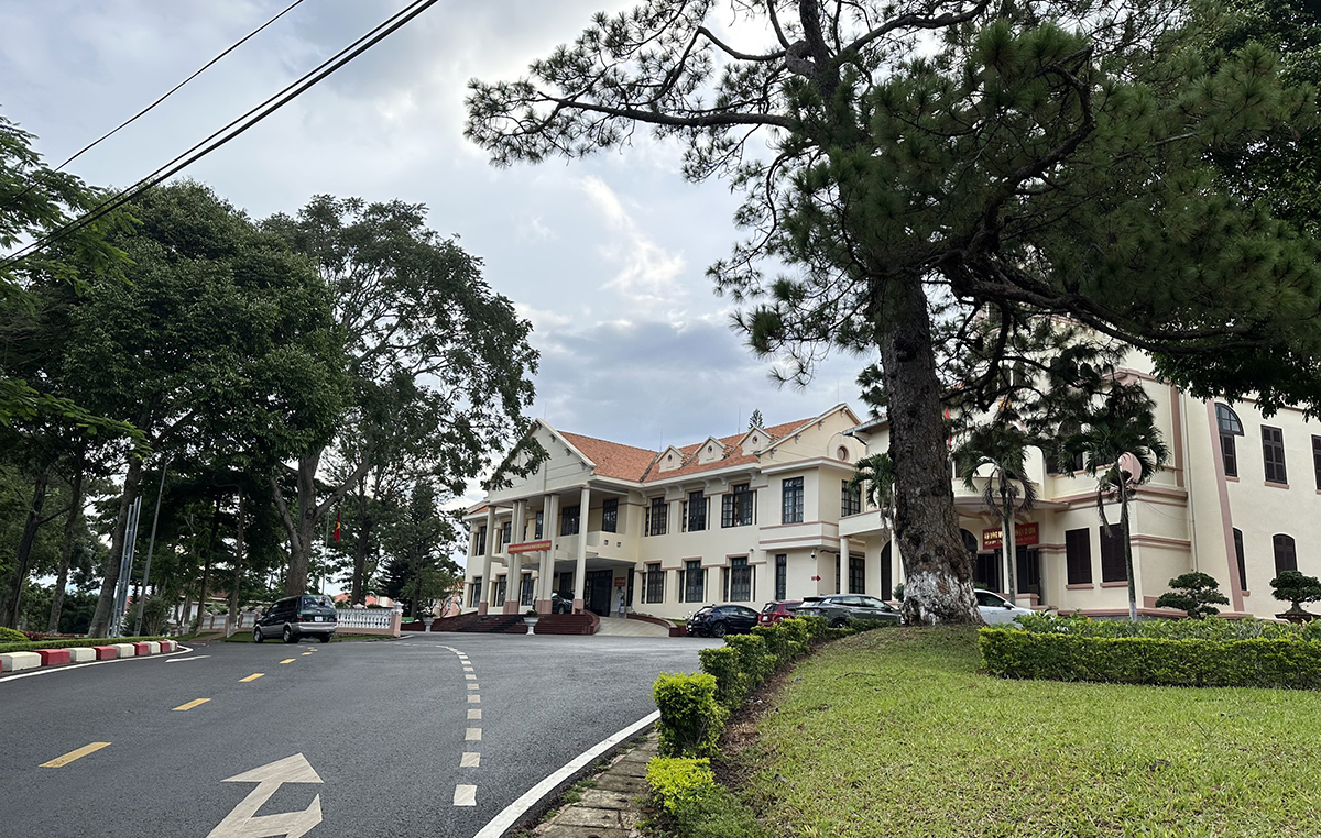 Hỗ trợ 500 triệu đồng cho giáo sư cam kết làm việc 10 năm ở Lâm Đồng - Ảnh 2. Hỗ trợ 500 triệu đồng cho giáo sư cam kết làm việc 10 năm ở Lâm Đồng - Ảnh 2.