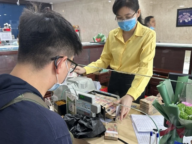 Giá vàng đột ngột giảm mạnh 3 triệu đồng/lượng- Ảnh 2. Giá vàng đột ngột giảm mạnh 3 triệu đồng/lượng- Ảnh 2.