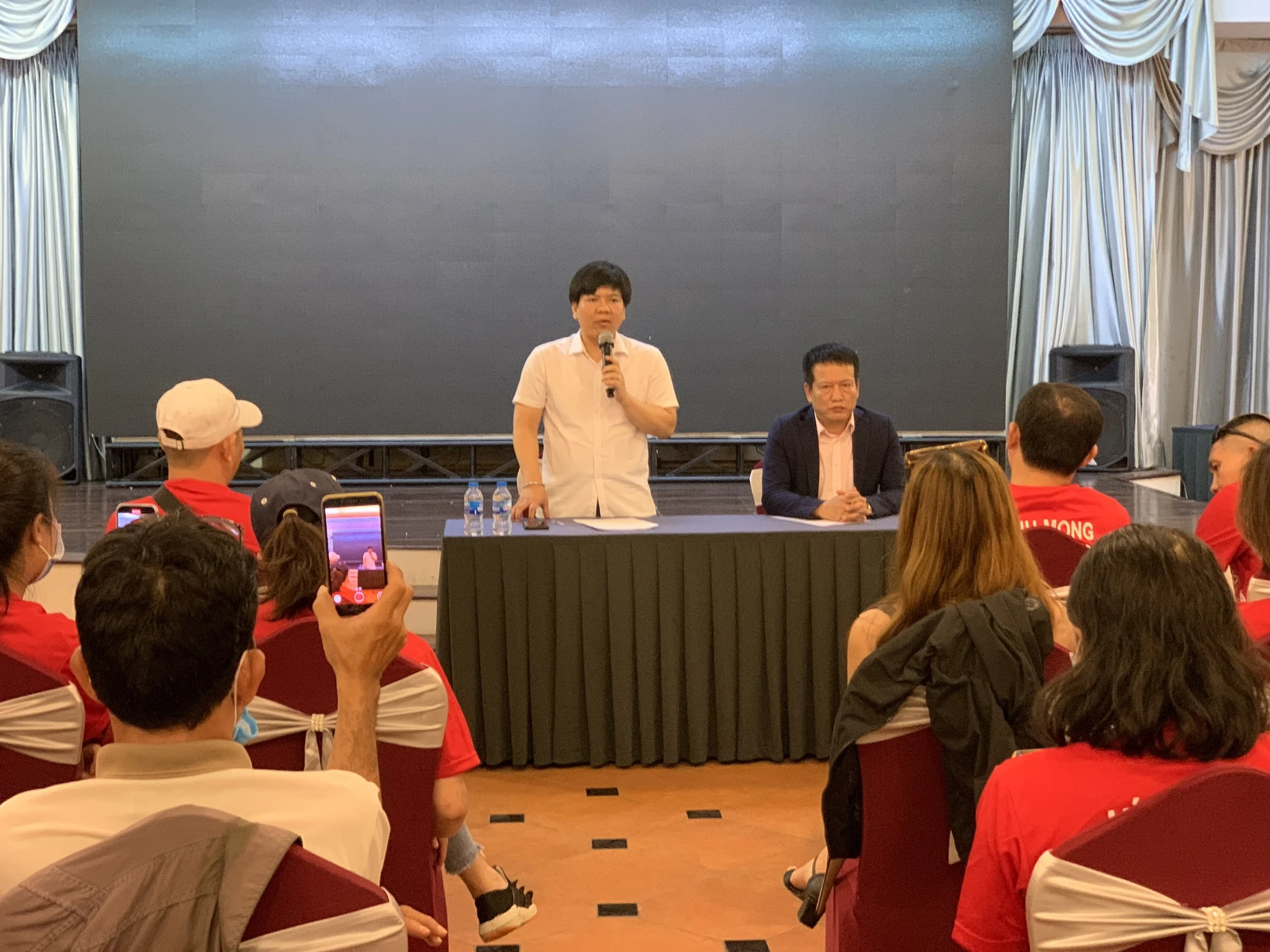 'Đổ bể' lộ trình hoàn học phí 'nhỏ giọt', Apax Leaders lại hứa có kế hoạch mới- Ảnh 2. 'Đổ bể' lộ trình hoàn học phí 'nhỏ giọt', Apax Leaders lại hứa có kế hoạch mới- Ảnh 2.