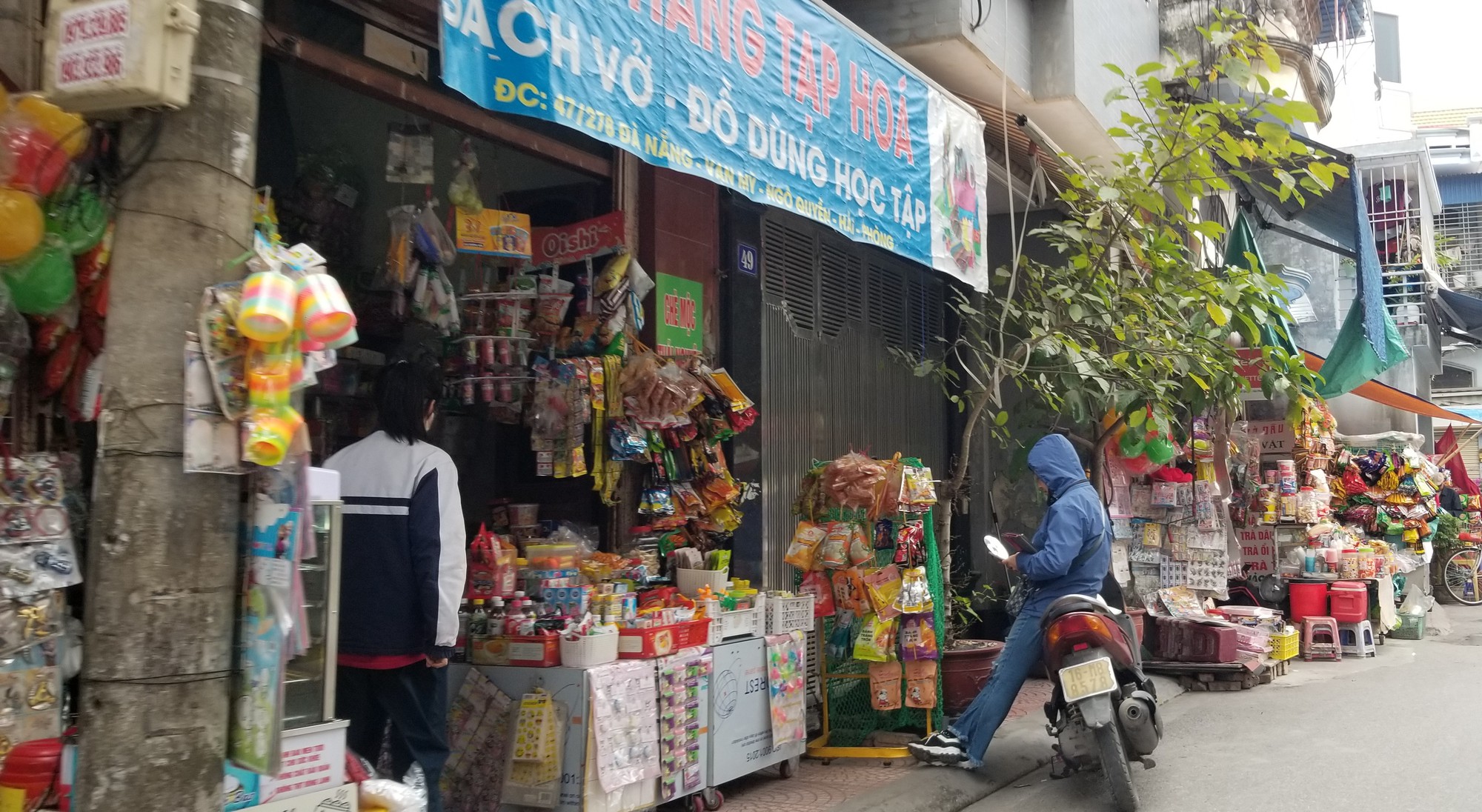 Ăn kẹo lạ ngoài cổng trường, một số học sinh ở Hải Phòng bị ngộ độc - Ảnh 1. Ăn kẹo lạ ngoài cổng trường, một số học sinh ở Hải Phòng bị ngộ độc - Ảnh 1.