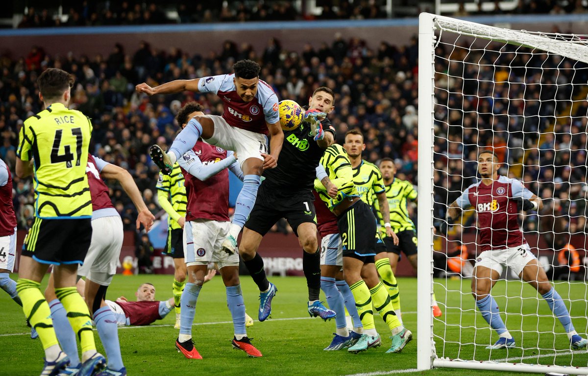 Arsenal thua tối thiểu trước Aston Villa