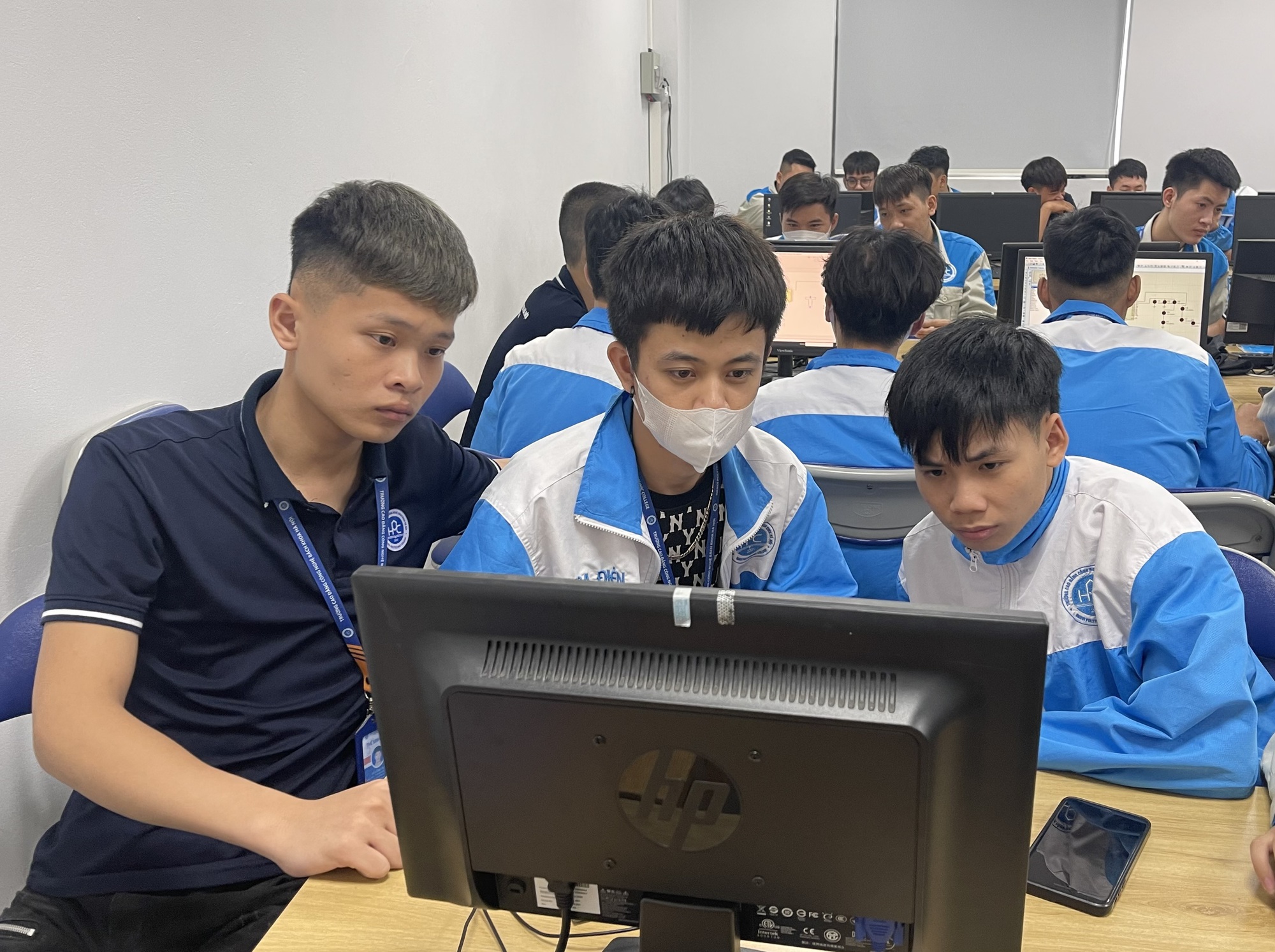 Bằng liên thông ĐH chính quy có khác vừa làm vừa học?- Ảnh 1. Bằng liên thông ĐH chính quy có khác vừa làm vừa học?- Ảnh 1.