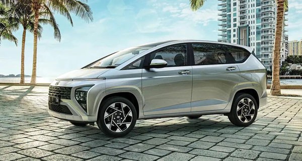 “Bão giảm giá” khiến nhiều mẫu xe MPV “phá đáy”