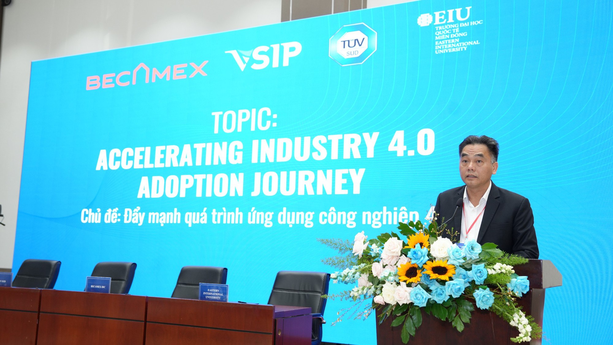 Bình Dương hội thảo đẩy mạnh quá trình ứng dụng công nghiệp 4.0 - Ảnh 1. Bình Dương hội thảo đẩy mạnh quá trình ứng dụng công nghiệp 4.0 - Ảnh 1.