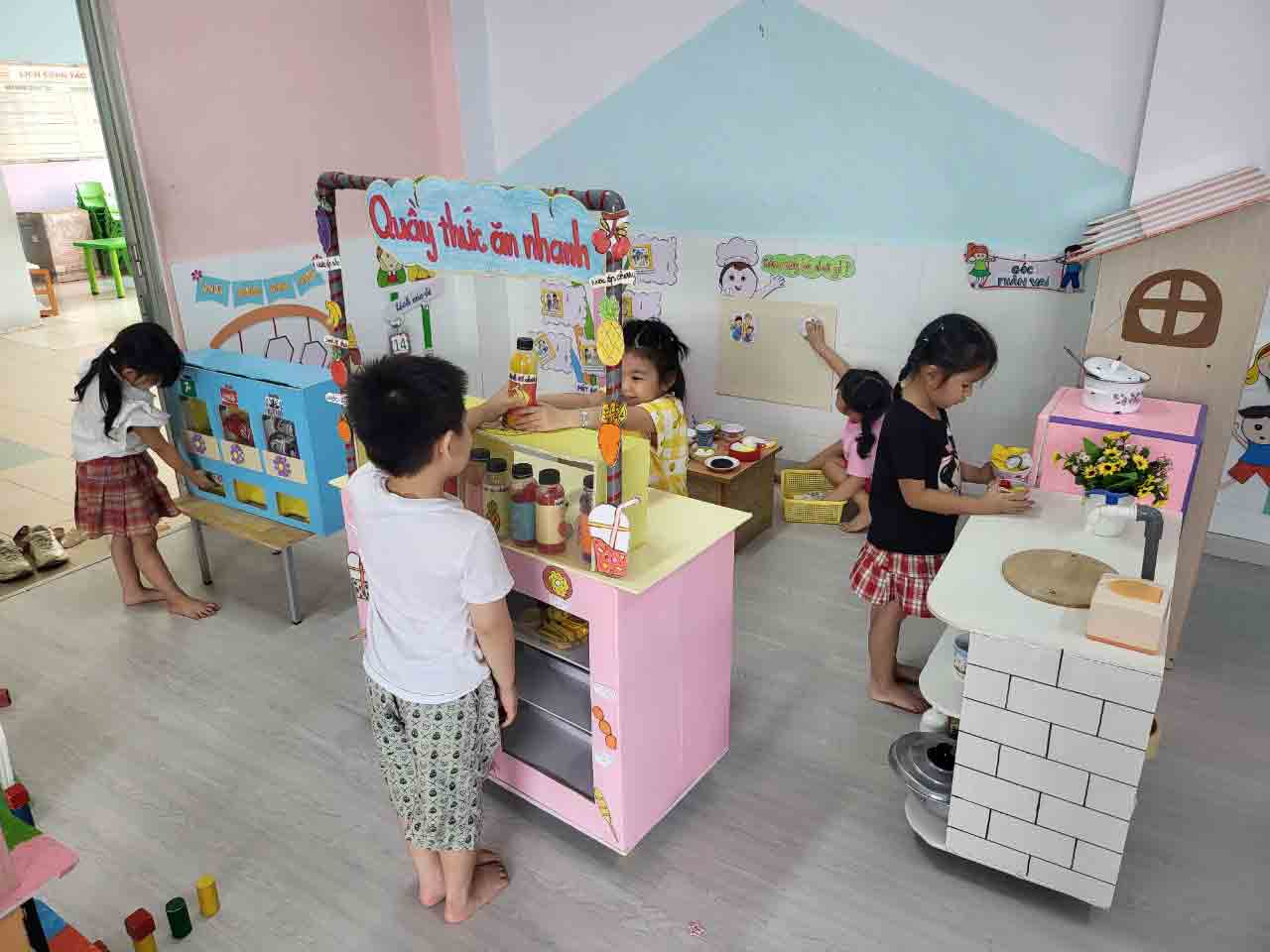 Chương trình giáo dục mầm non mới: Làm quen với toán từ lứa tuổi nhà trẻ- Ảnh 1. Chương trình giáo dục mầm non mới: Làm quen với toán từ lứa tuổi nhà trẻ- Ảnh 1.