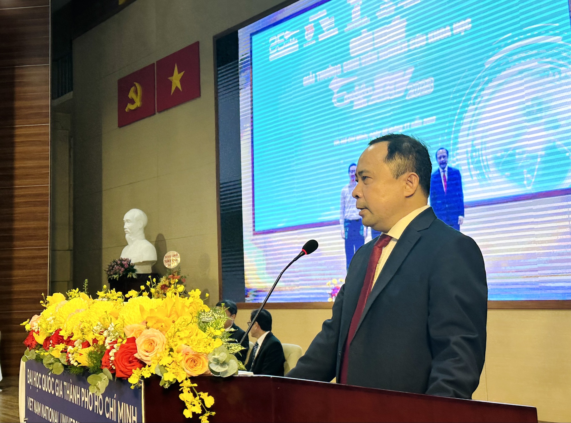 ĐH Quốc gia TP.HCM công bố chính sách thu hút 350 nhà khoa học xuất sắc- Ảnh 1. ĐH Quốc gia TP.HCM công bố chính sách thu hút 350 nhà khoa học xuất sắc- Ảnh 1.