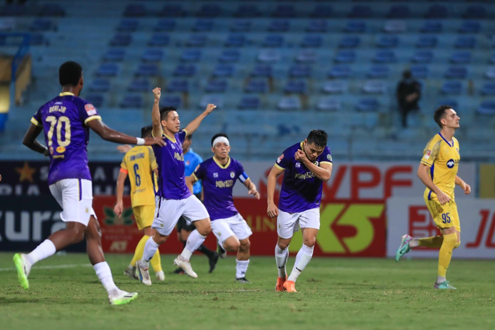 Đánh bại SLNA, CLB Hà Nội giành chiến thắng ấn tượng