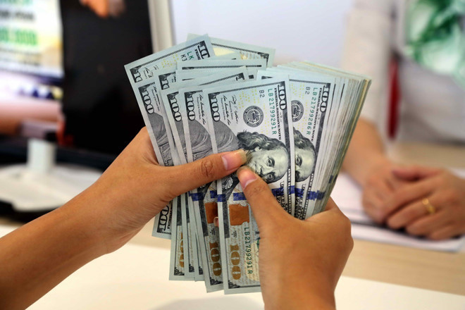 Giá USD hôm nay 5.12.2023: Ngân hàng đồng loạt giảm, 'đô' tự do lại tăng - Ảnh 1. Giá USD hôm nay 5.12.2023: Ngân hàng đồng loạt giảm, 'đô' tự do lại tăng - Ảnh 1.