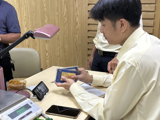 Giá vàng đột ngột giảm mạnh 3 triệu đồng/lượng- Ảnh 1. Giá vàng đột ngột giảm mạnh 3 triệu đồng/lượng- Ảnh 1.