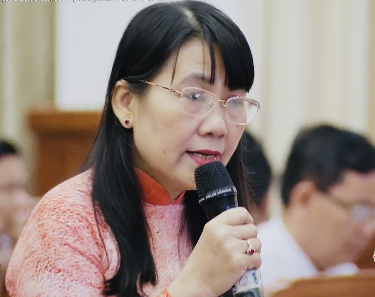 Giám đốc Sở GD-ĐT Hậu Giang trả lời chất vấn tình trạng bạo lực học đường - Ảnh 1. Giám đốc Sở GD-ĐT Hậu Giang trả lời chất vấn tình trạng bạo lực học đường - Ảnh 1.