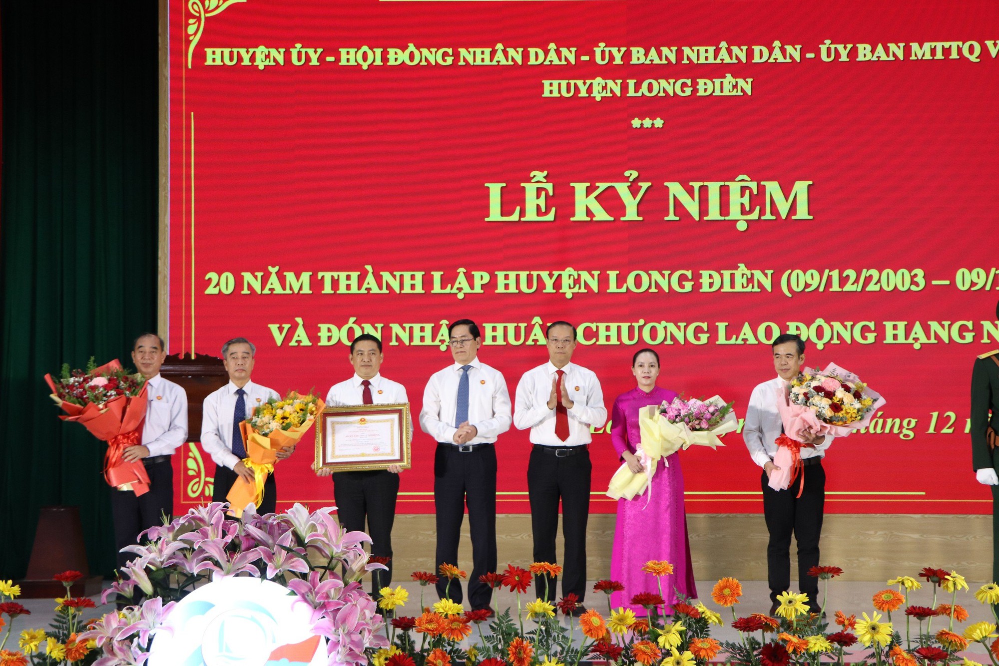 H.Long Điền kỷ niệm 20 năm thành lập và đón nhận Huân chương Lao động hạng Nhì - Ảnh 1. H.Long Điền kỷ niệm 20 năm thành lập và đón nhận Huân chương Lao động hạng Nhì - Ảnh 1.