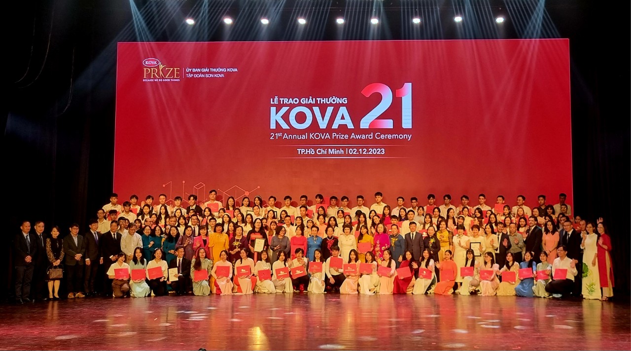 Hàng trăm cá nhân và tập thể nhận giải thưởng và học bổng KOVA lần thứ 21 - Ảnh 1. Hàng trăm cá nhân và tập thể nhận giải thưởng và học bổng KOVA lần thứ 21 - Ảnh 1.