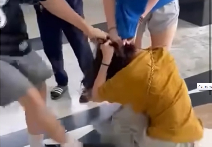 Hoa khôi một trường ĐH hành hung người dã man? - Ảnh 1. Hoa khôi một trường ĐH hành hung người dã man? - Ảnh 1.