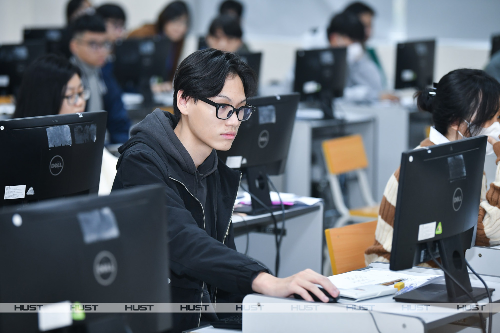 Hơn 2.700 thí sinh hoàn thành đợt thi đầu tiên thi đánh giá tư duy - Ảnh 1. Hơn 2.700 thí sinh hoàn thành đợt thi đầu tiên thi đánh giá tư duy - Ảnh 1.
