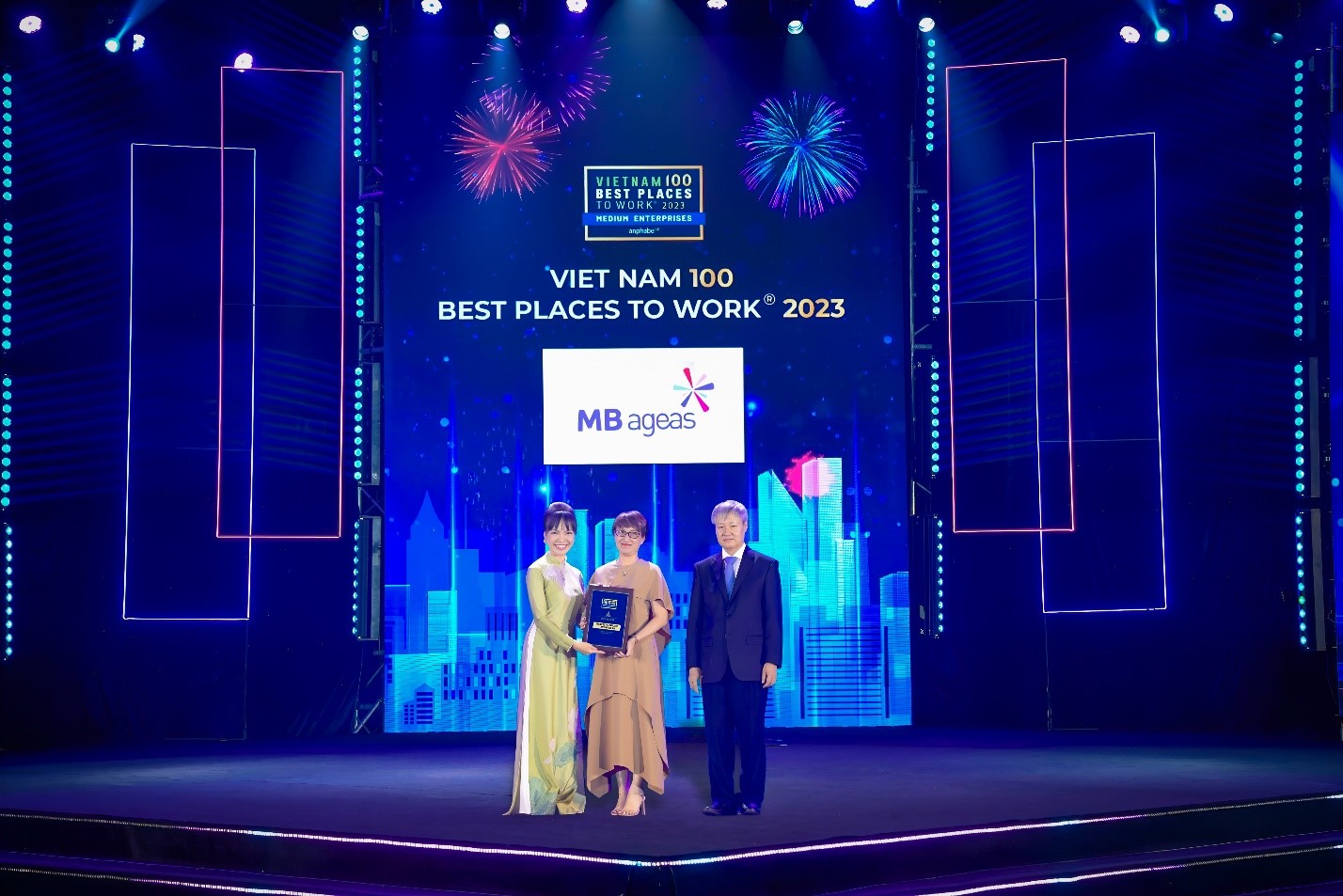 Bà Trần Thị An Phương - Giám đốc Nhân sự MB Ageas Life nhận giải "Nơi làm việc tốt nhất Việt nam năm 2023" Bà Trần Thị An Phương - Giám đốc Nhân sự MB Ageas Life nhận giải "Nơi làm việc tốt nhất Việt nam năm 2023"