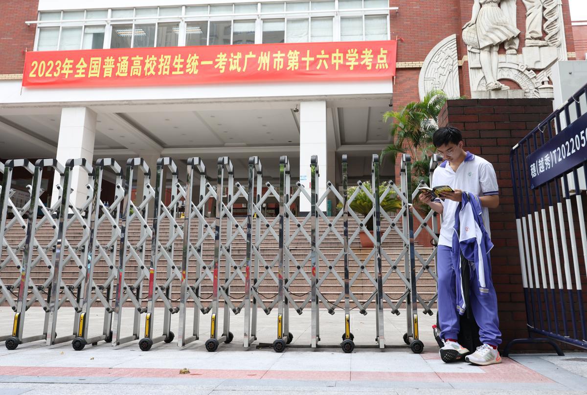 Một nửa số người bị trầm cảm tại Trung Quốc là học sinh, vì sao? - Ảnh 1. Một nửa số người bị trầm cảm tại Trung Quốc là học sinh, vì sao? - Ảnh 1.