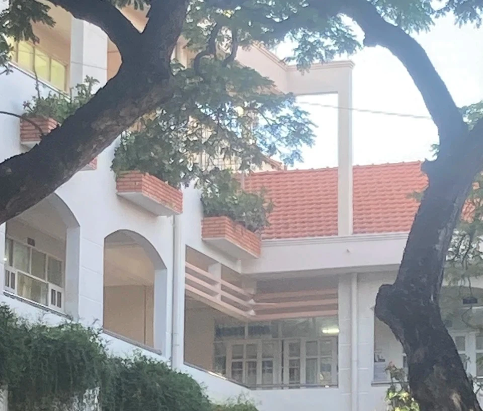 Nam sinh lớp 7 đâm bạn nữ cùng lớp nhiều nhát rồi định nhảy lầu tự tử - Ảnh 1. Nam sinh lớp 7 đâm bạn nữ cùng lớp nhiều nhát rồi định nhảy lầu tự tử - Ảnh 1.