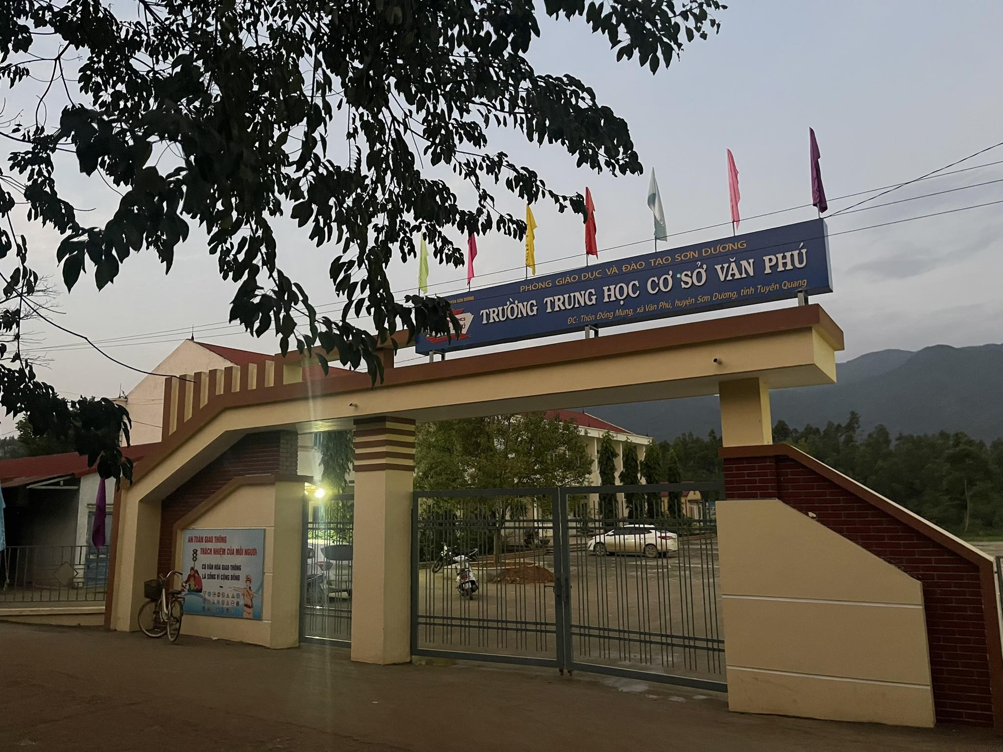 Nữ giáo viên bị học sinh ép vào tường rồi văng tục: 'Tôi liên tục mất ngủ' - Ảnh 1. Nữ giáo viên bị học sinh ép vào tường rồi văng tục: 'Tôi liên tục mất ngủ' - Ảnh 1.