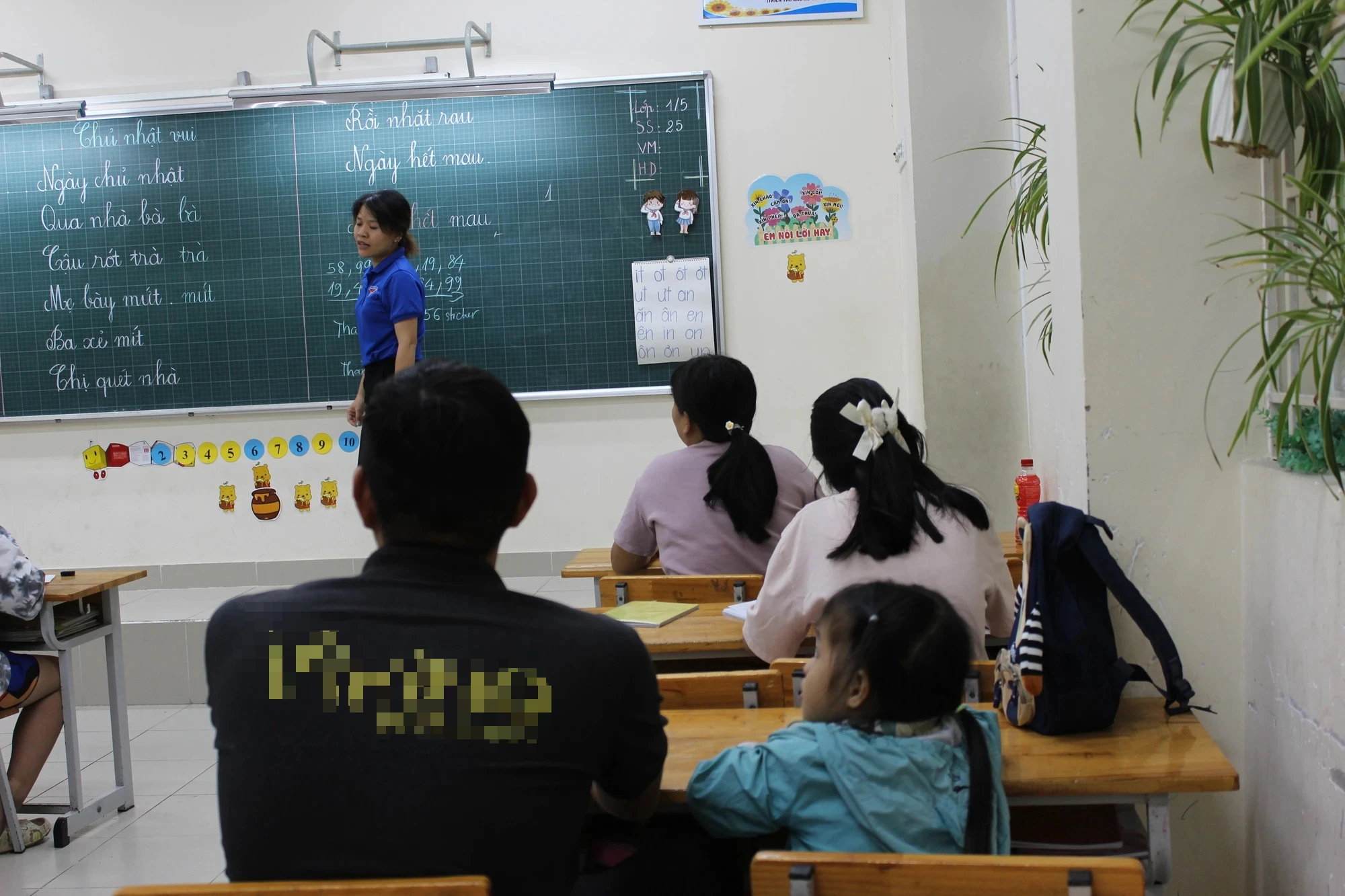 Ở nơi 17 tuổi học lớp 4, 20 tuổi học lớp 1 - Ảnh 3. Ở nơi 17 tuổi học lớp 4, 20 tuổi học lớp 1 - Ảnh 3.