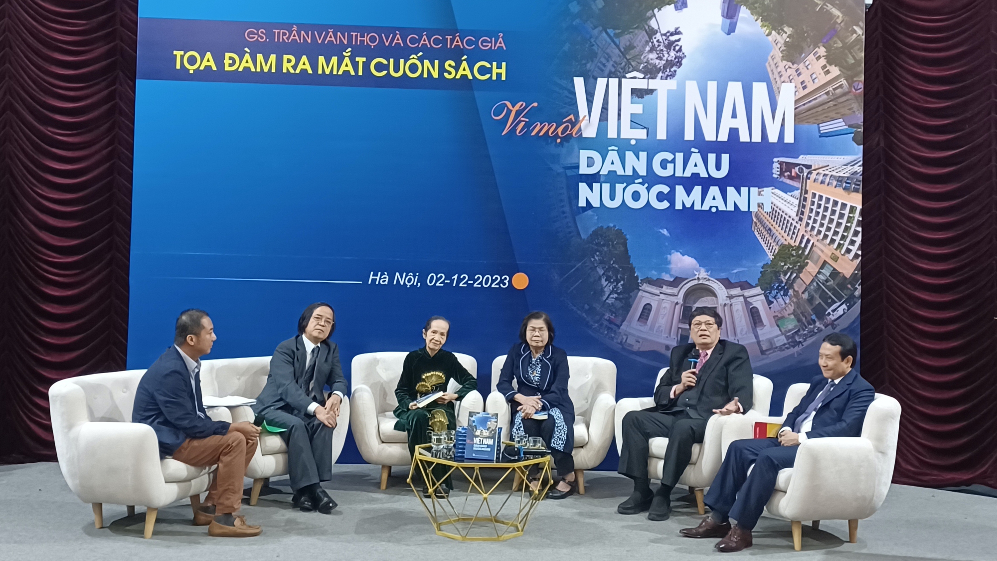 Sinh viên phải làm gì để dễ dàng thích ứng trong thế giới đầy biến động? - Ảnh 1. Sinh viên phải làm gì để dễ dàng thích ứng trong thế giới đầy biến động? - Ảnh 1.
