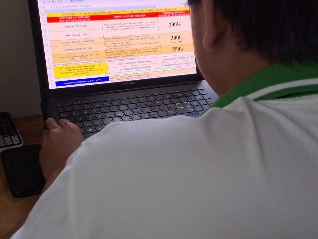 Thi hộ, ôn thi tài liệu 'chui': Nhiều rủi ro- Ảnh 1. Thi hộ, ôn thi tài liệu 'chui': Nhiều rủi ro- Ảnh 1.