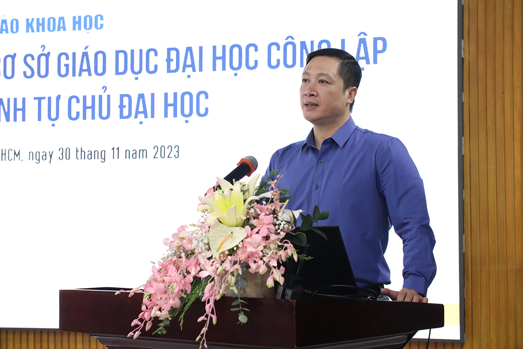 Trường phải chịu trách nhiệm về hồ sơ giảng viên - Ảnh 1. Trường phải chịu trách nhiệm về hồ sơ giảng viên - Ảnh 1.