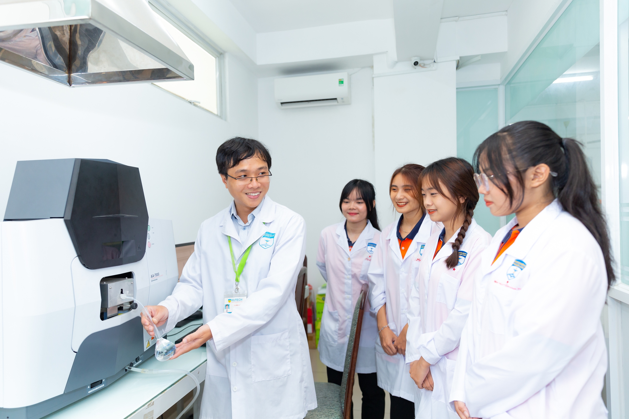 Tuyển sinh 2024: Trường ĐH Công nghệ TP.HCM xét tuyển thêm 7 ngành học mới - Ảnh 1. Tuyển sinh 2024: Trường ĐH Công nghệ TP.HCM xét tuyển thêm 7 ngành học mới - Ảnh 1.