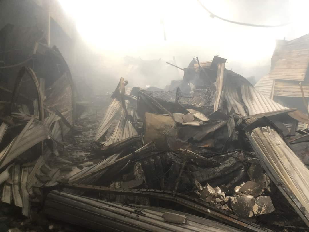 Vụ cháy chợ Khe Tre: Hơn 335 gian hàng bị thiệt hại - Ảnh 1.