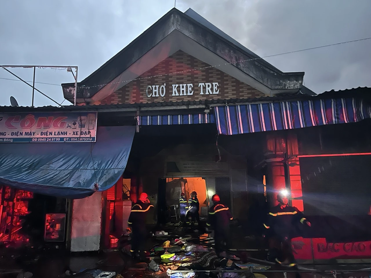 Vụ cháy chợ Khe Tre tại Thừa Thiên – Huế: Tìm lập chợ tạm cho tiểu thương - Ảnh 1. Vụ cháy chợ Khe Tre tại Thừa Thiên – Huế: Tìm lập chợ tạm cho tiểu thương - Ảnh 1.