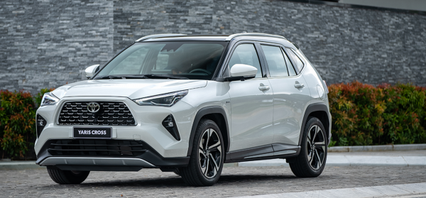 Xe hybrid giảm giá trăm triệu, khách hàng “sốc” Xe hybrid giảm giá trăm triệu, khách hàng “sốc”