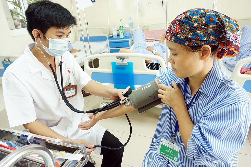 Xem xét, đề xuất chỉnh sửa, bổ sung chiến lược phòng, chống ung thư phù hợp - Ảnh 1. Xem xét, đề xuất chỉnh sửa, bổ sung chiến lược phòng, chống ung thư phù hợp - Ảnh 1.