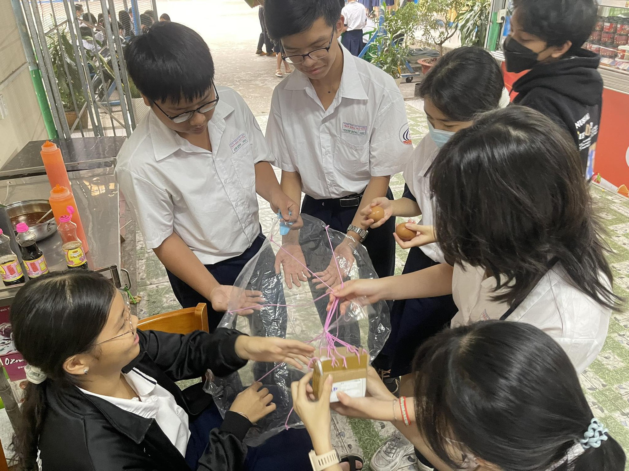 Không xếp hạng, bỏ điểm trung bình tổng, học sinh cảm thấy thế nào?- Ảnh 2. Không xếp hạng, bỏ điểm trung bình tổng, học sinh cảm thấy thế nào?- Ảnh 2.