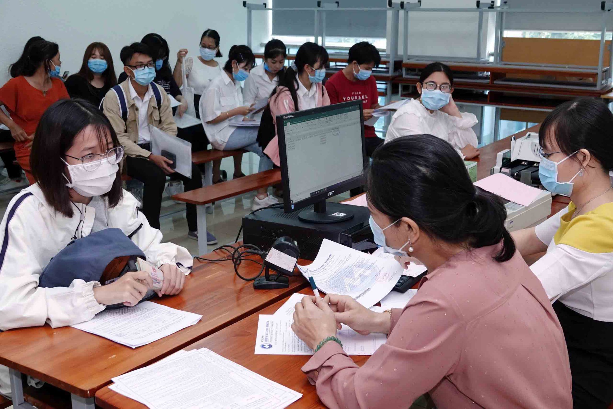 Điều chỉnh để học phí ĐH không tăng quá nhiều- Ảnh 2. Điều chỉnh để học phí ĐH không tăng quá nhiều- Ảnh 2.