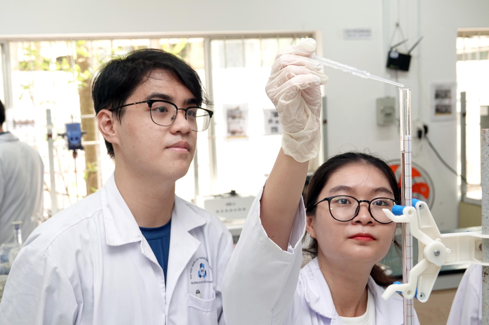 Học phí tăng, sinh viên mong các trường tăng cường học bổng- Ảnh 2. Học phí tăng, sinh viên mong các trường tăng cường học bổng- Ảnh 2.