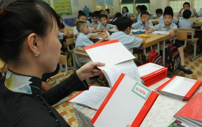 Mệt mỏi vì học bạ giấy- Ảnh 2. Mệt mỏi vì học bạ giấy- Ảnh 2.