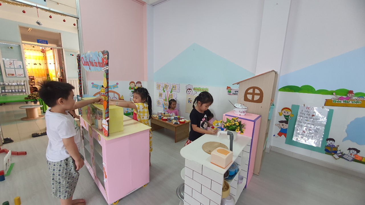 'Có bao giờ chúng ta dạy trẻ công việc của cô lao công, bác bảo vệ?'- Ảnh 4. 'Có bao giờ chúng ta dạy trẻ công việc của cô lao công, bác bảo vệ?'- Ảnh 4.