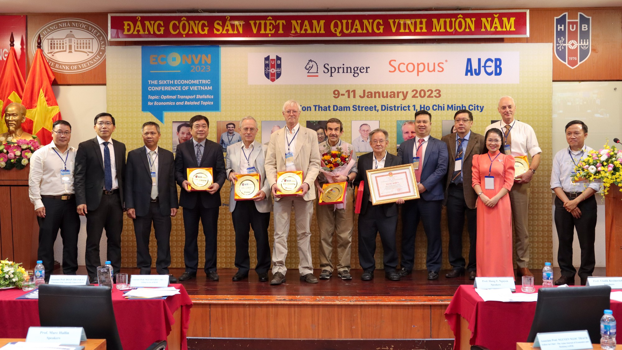 Nobel Kinh tế học 2014 - Giáo sư Jean Tirole sẽ tham dự ECONVN2024 tại HUB- Ảnh 4. Nobel Kinh tế học 2014 - Giáo sư Jean Tirole sẽ tham dự ECONVN2024 tại HUB- Ảnh 4.