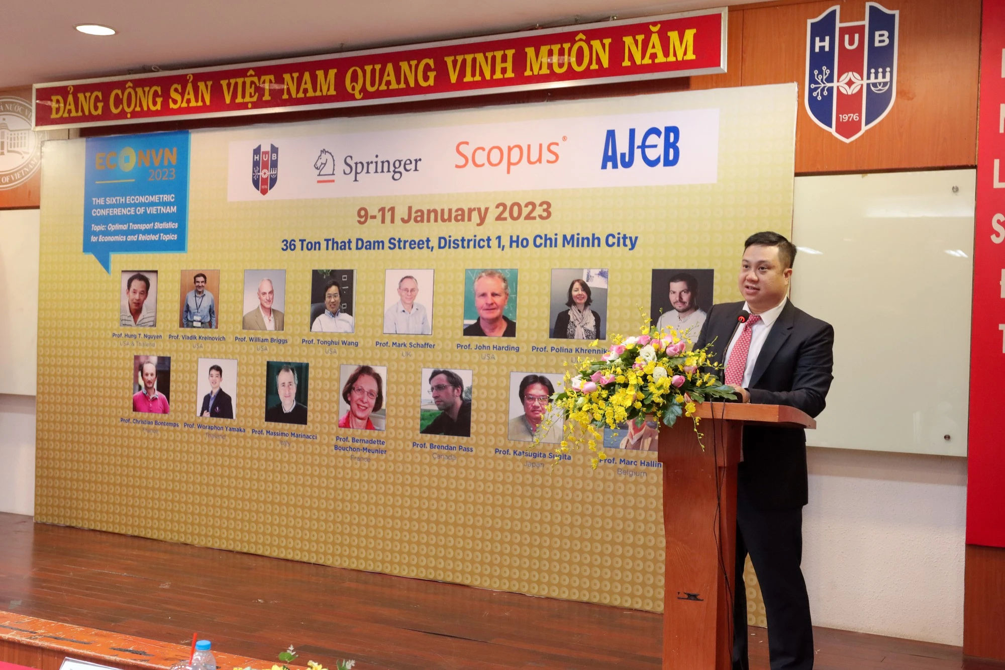 Nobel Kinh tế học 2014 - Giáo sư Jean Tirole sẽ tham dự ECONVN2024 tại HUB- Ảnh 2. Nobel Kinh tế học 2014 - Giáo sư Jean Tirole sẽ tham dự ECONVN2024 tại HUB- Ảnh 2.