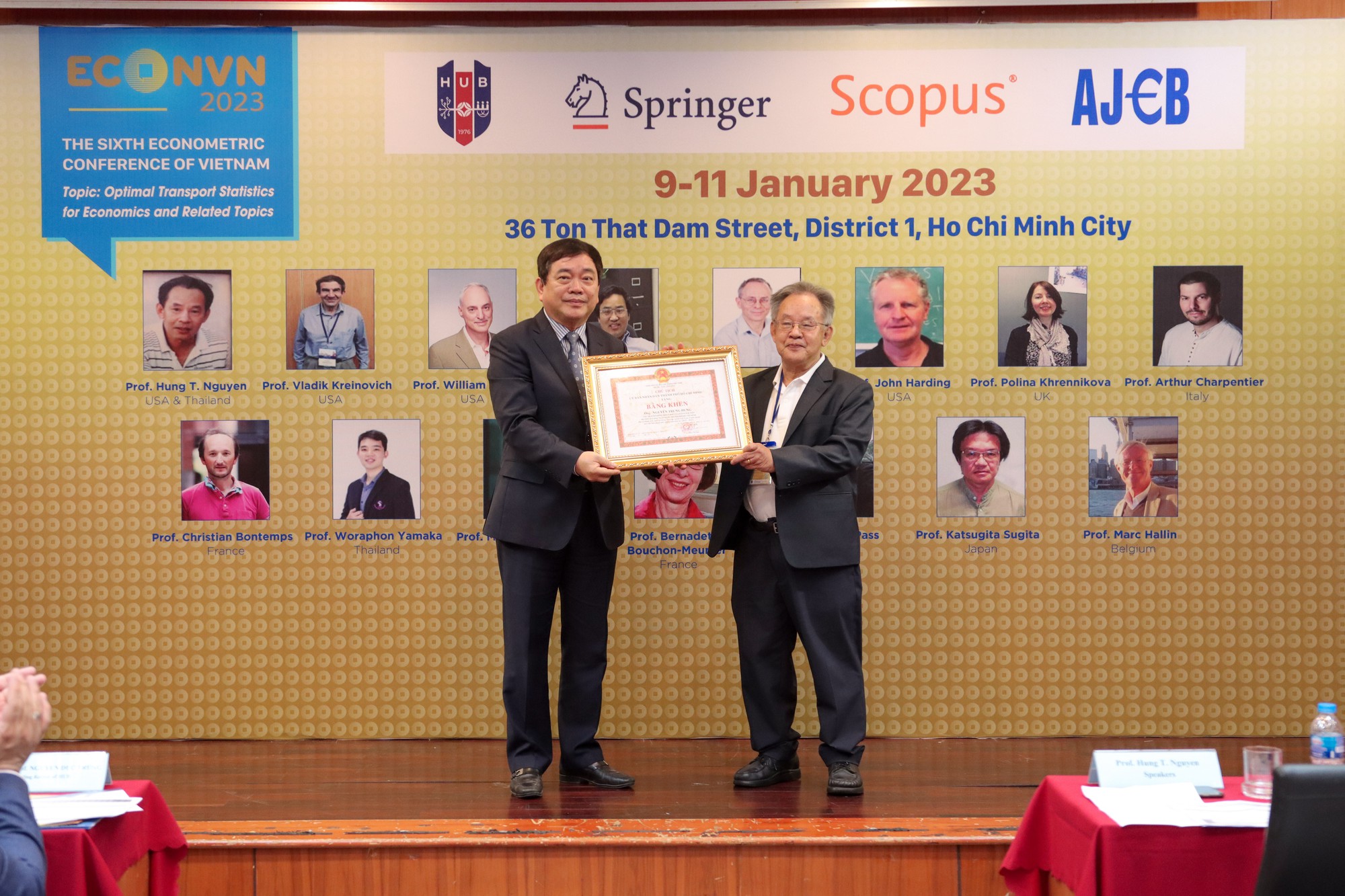 Nobel Kinh tế học 2014 - Giáo sư Jean Tirole sẽ tham dự ECONVN2024 tại HUB- Ảnh 6. Nobel Kinh tế học 2014 - Giáo sư Jean Tirole sẽ tham dự ECONVN2024 tại HUB- Ảnh 6.