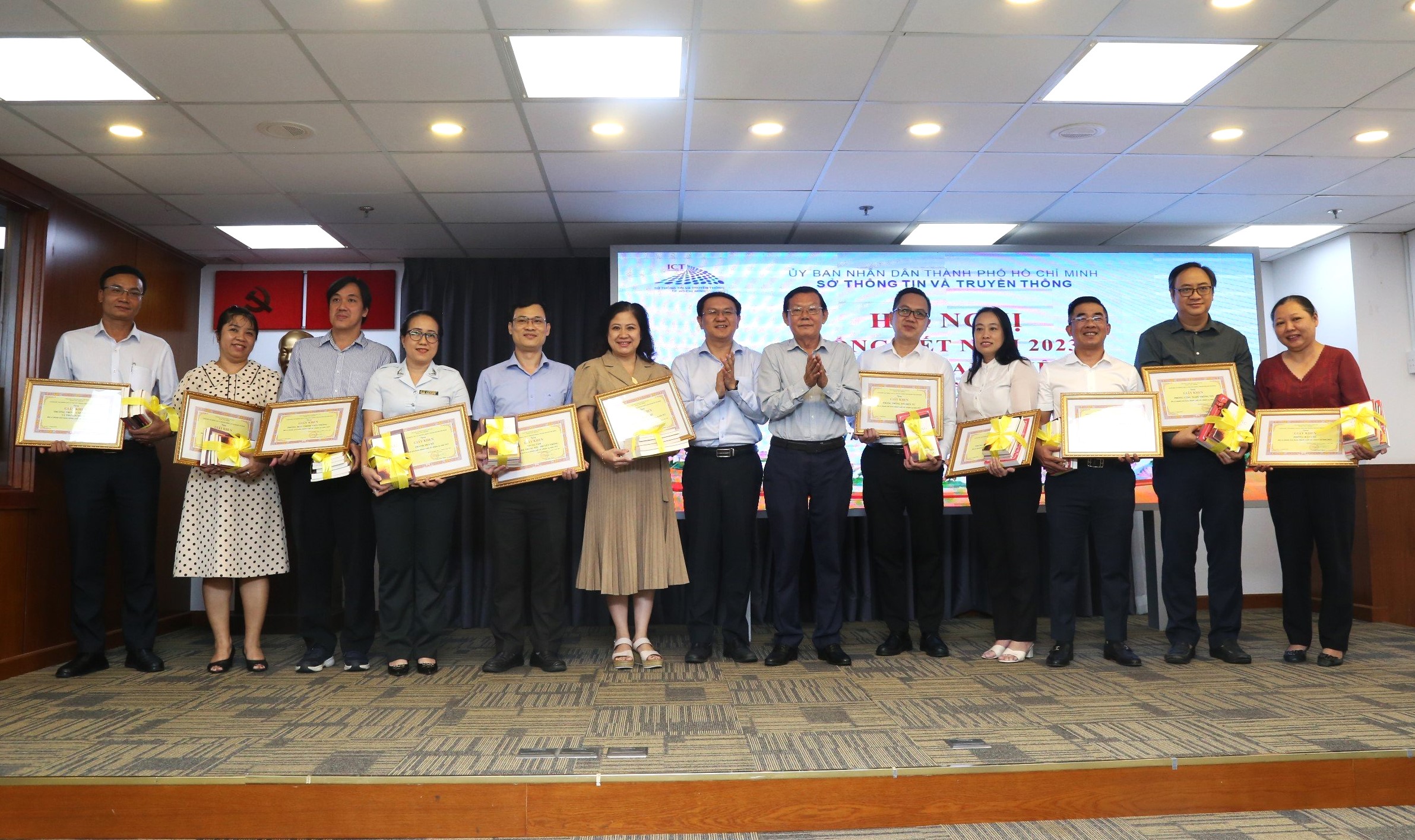 TP.HCM sẽ nghiên cứu cơ chế hỗ trợ người nghèo điện thoại thông minh- Ảnh 3.