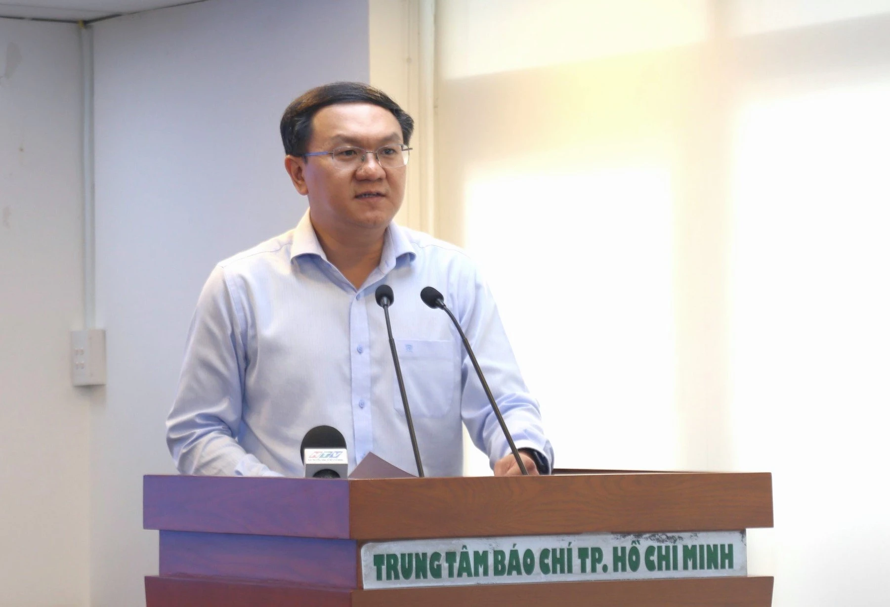 TP.HCM sẽ nghiên cứu cơ chế hỗ trợ người nghèo điện thoại thông minh- Ảnh 2.