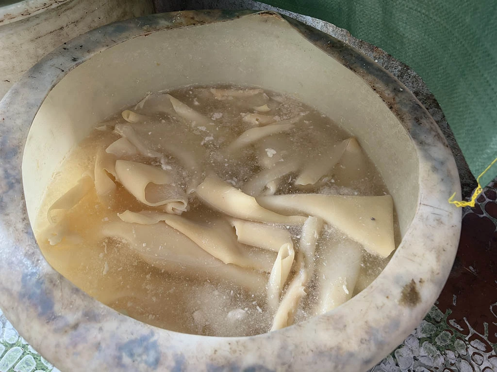 Khiếp hãi bì heo bẩn ở TP.HCM: Đột nhập cơ sở chế biến- Ảnh 5.