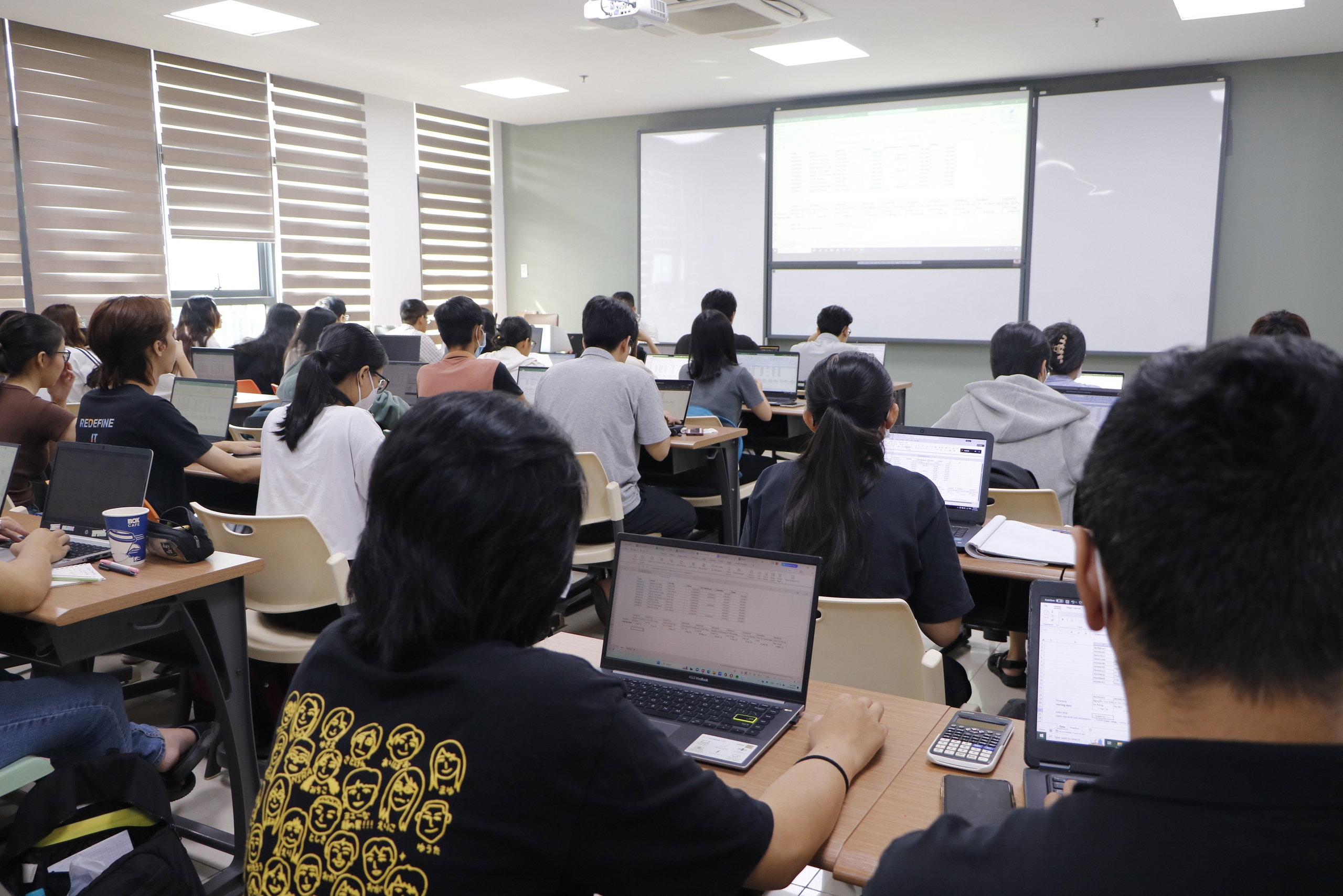 Loay hoay định hướng tương lai, sinh viên tìm sự trợ giúp ở đâu?- Ảnh 3.