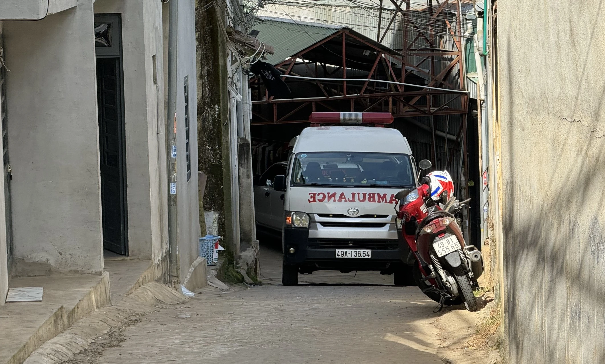 Án mạng ở Đà Lạt: Một phụ nữ đốt chết người tình rồi uống thuốc tự tử- Ảnh 2.