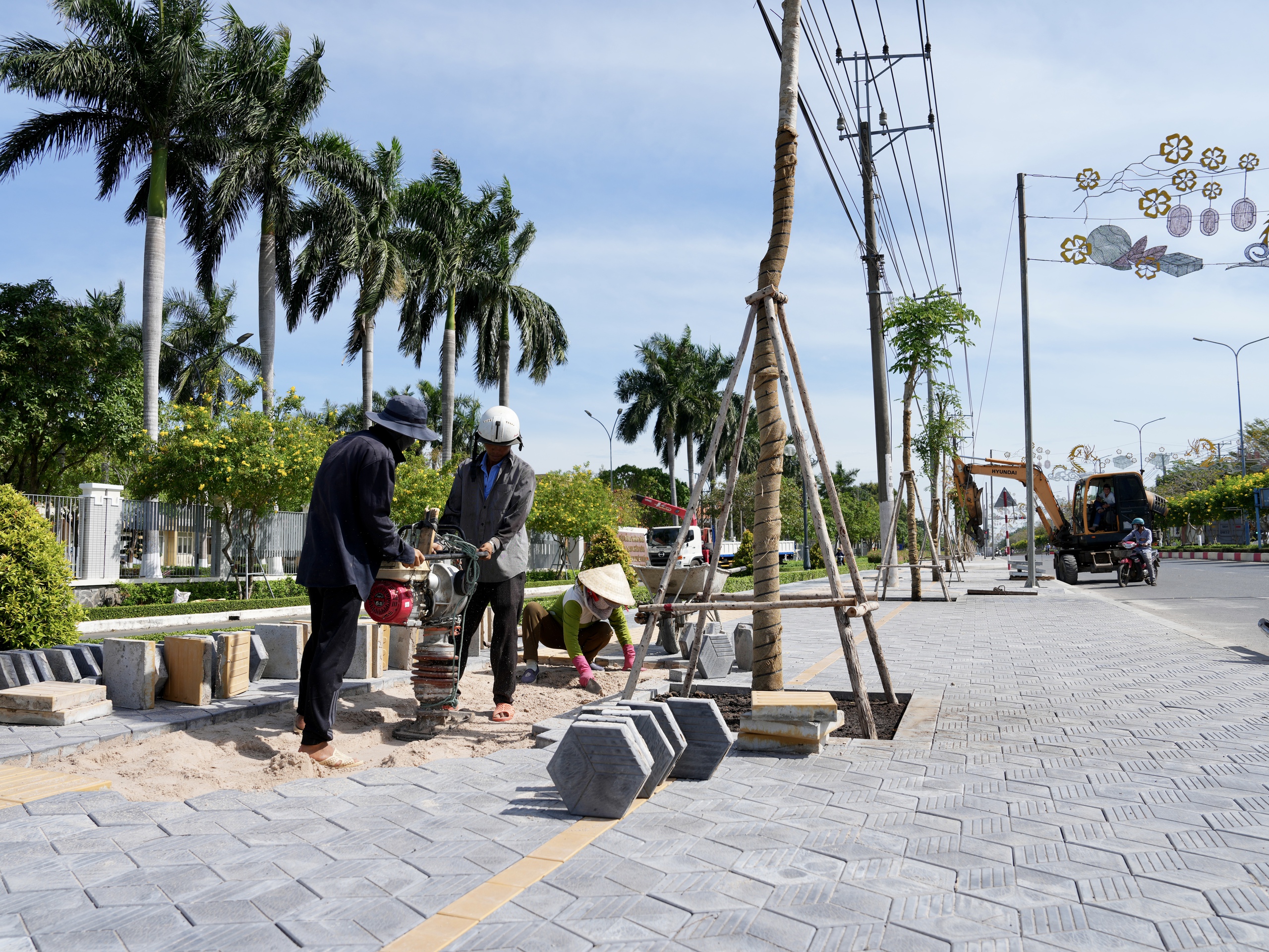 Xuyên Mộc tất bật chỉnh trang đô thị đón Tết Nguyên đán Giáp Thìn- Ảnh 7. Xuyên Mộc tất bật chỉnh trang đô thị đón Tết Nguyên đán Giáp Thìn- Ảnh 7.