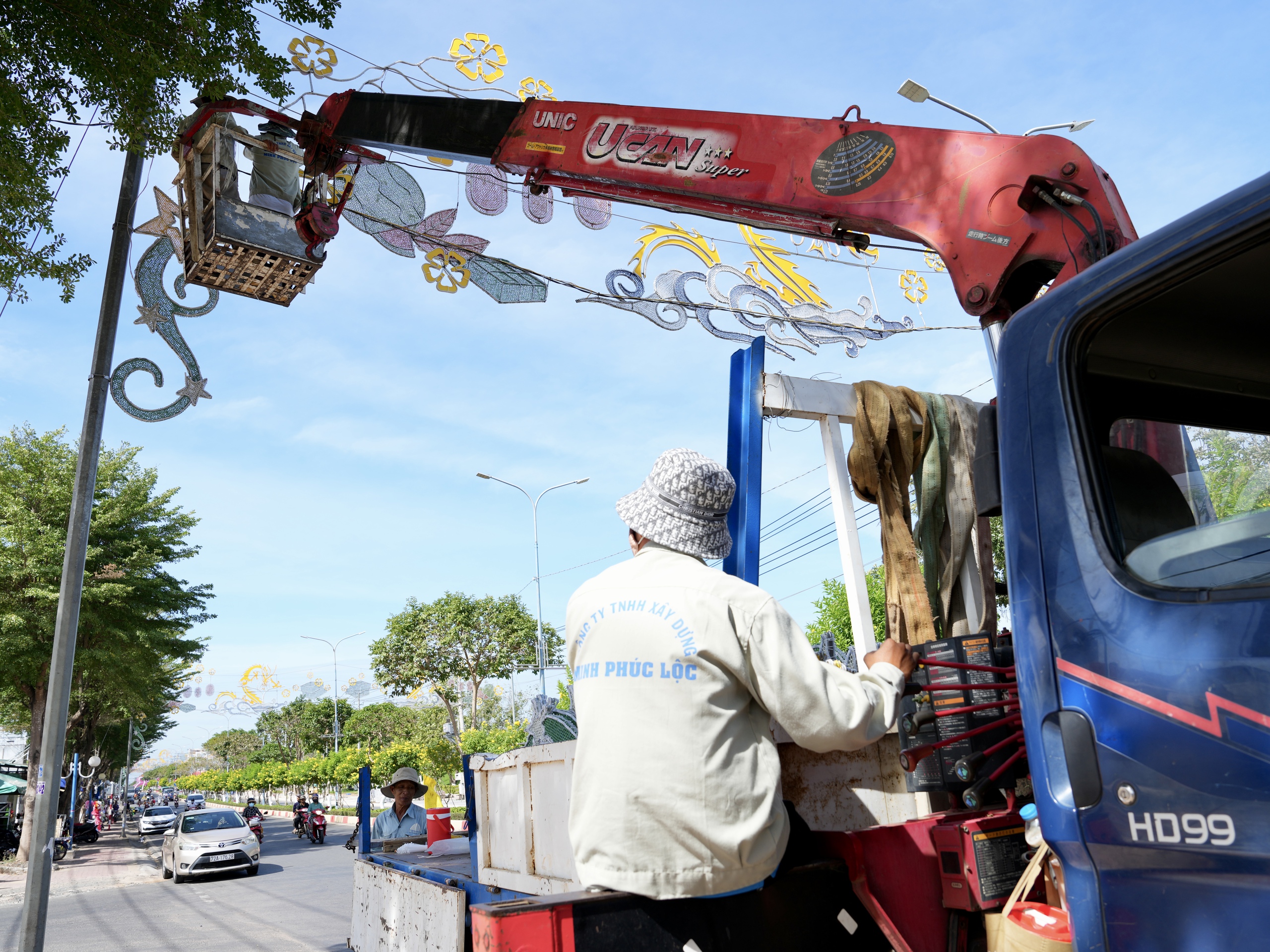 Xuyên Mộc tất bật chỉnh trang đô thị đón Tết Nguyên đán Giáp Thìn- Ảnh 2. Xuyên Mộc tất bật chỉnh trang đô thị đón Tết Nguyên đán Giáp Thìn- Ảnh 2.