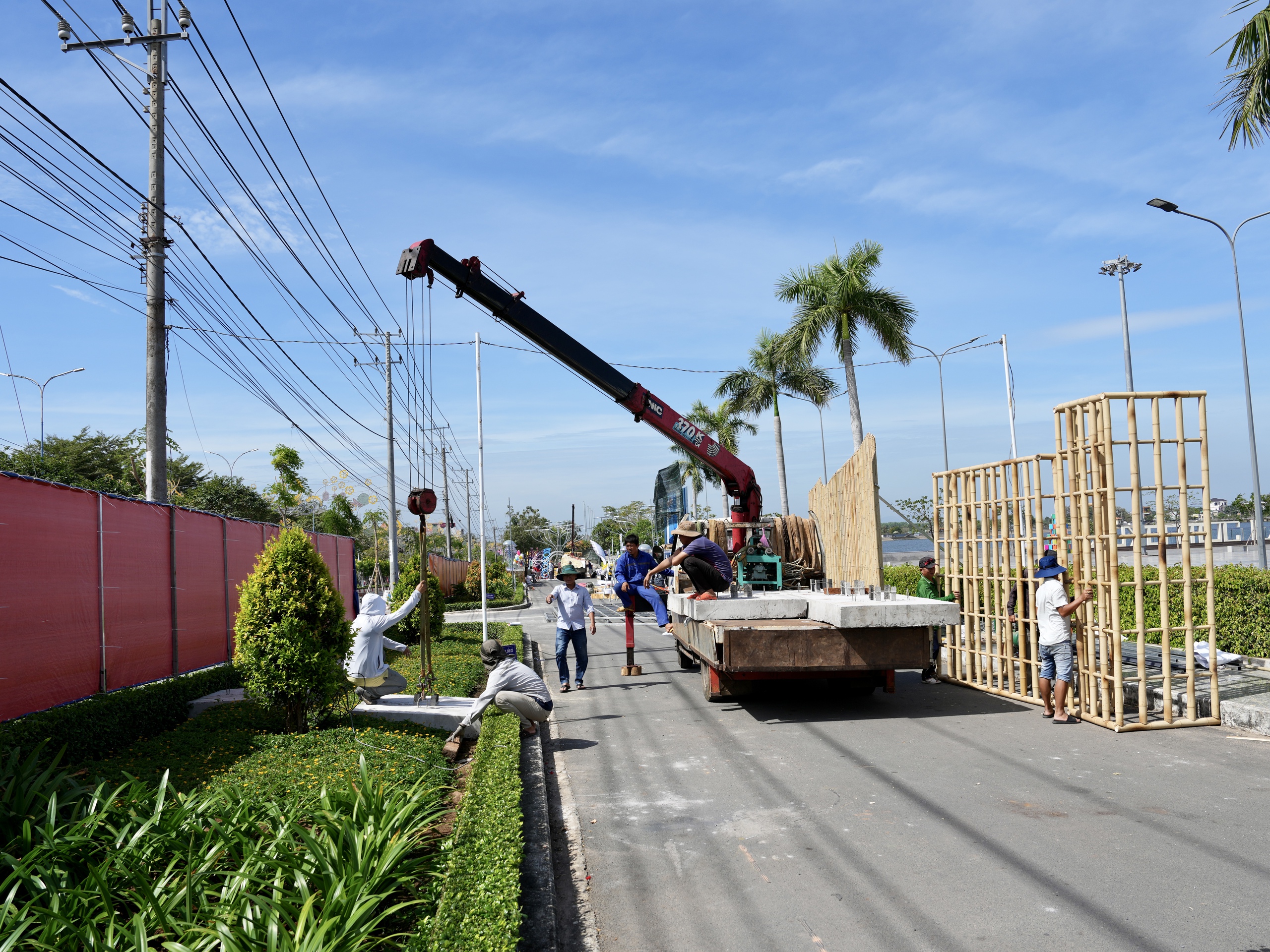 Xuyên Mộc tất bật chỉnh trang đô thị đón Tết Nguyên đán Giáp Thìn- Ảnh 5. Xuyên Mộc tất bật chỉnh trang đô thị đón Tết Nguyên đán Giáp Thìn- Ảnh 5.