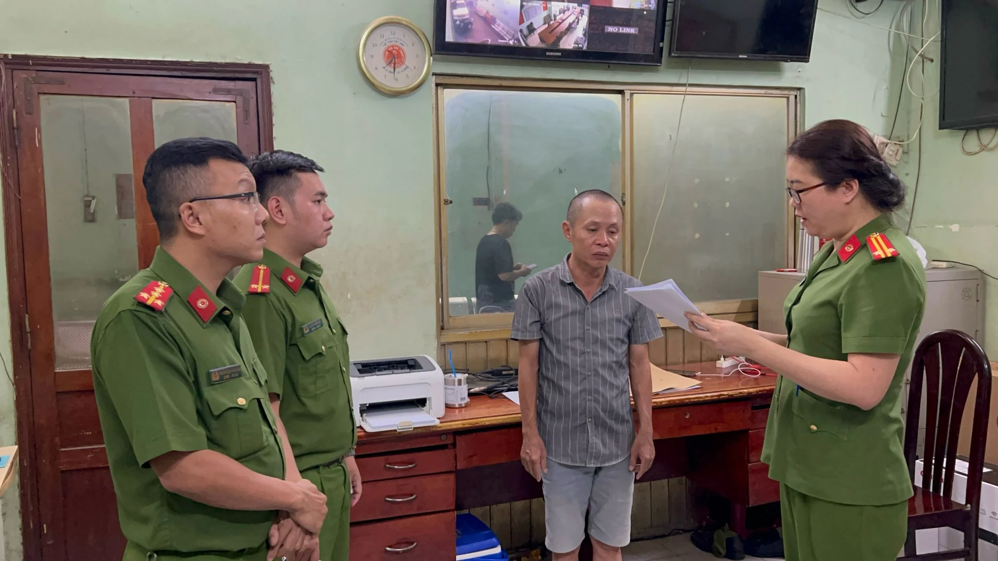 Triệt phá đường dây mua bán hóa đơn trái phép hơn 1.200 tỉ đồng tại TP.HCM- Ảnh 2.
